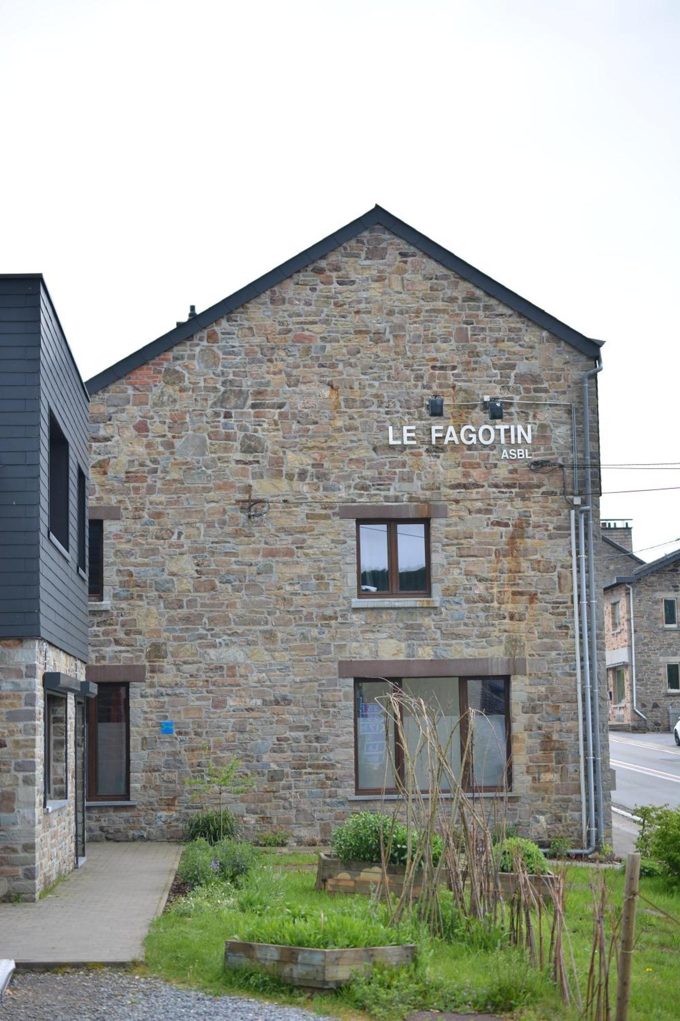 Le Fagotin - Youth Hostel Stoumont Exterior foto